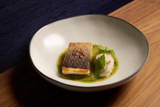 Robalo, girassol batateiro e e dashi beurre blanc de algas, 32 euros
