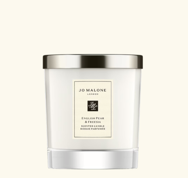 Jo Malone, English Pear & Freesia 200gr, €65.