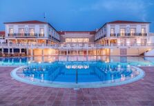 Marriott Praia D'El Rey recebe o verão com arraiais e bem-estar