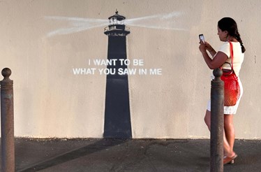 Novo mural de Banksy em Marselha