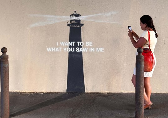 Novo mural de Banksy em Marselha