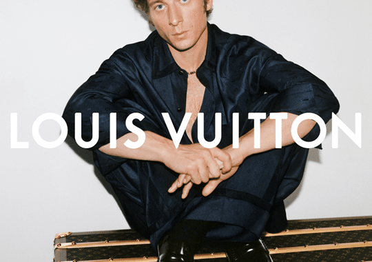 Jeremy Allen White é o novo embaixador da Louis Vuitton