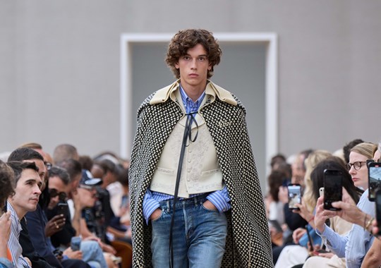 Jonathan Anderson reescreve os códigos da Dior