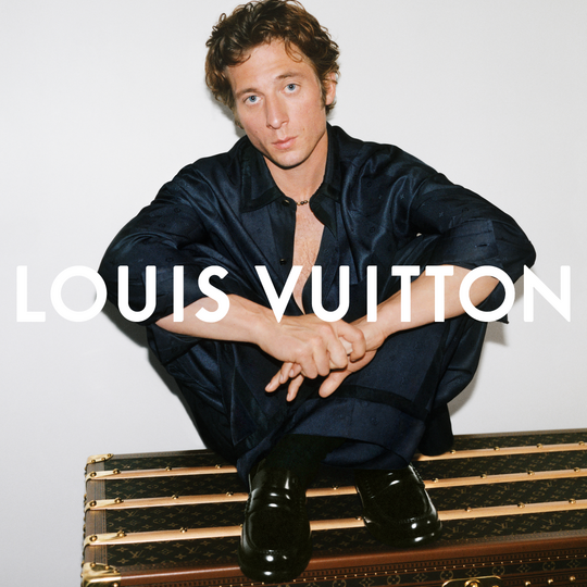 Jeremy Allen White é o novo embaixador da Louis Vuitton