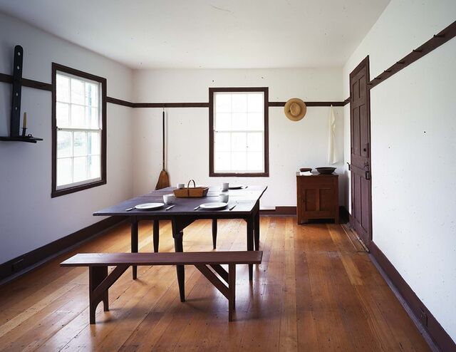 Interior de uma casa em Shaker Village of Pleasant Hill, Kentucky