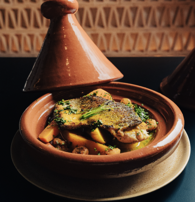 A tagine de robalo com chermoula e vegetais (€24)