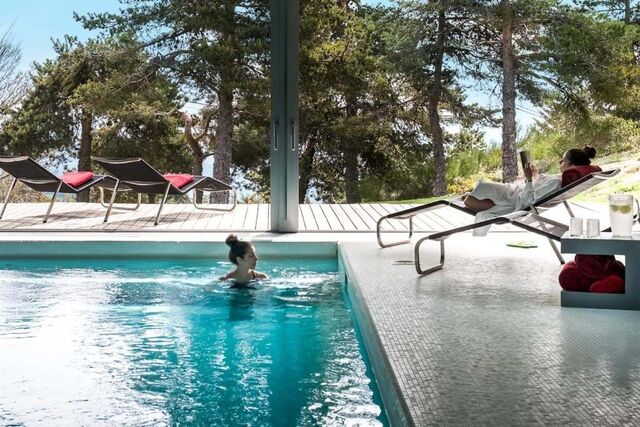 A Casa das Penhas Douradas tem uma piscina coberta