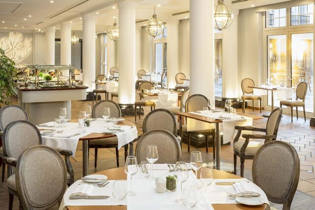 Os restaurantes do resort de cinco estrelas também entram no programa especial