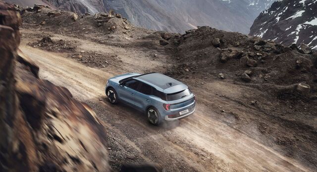 Visto do exterior, o Explorer EV apresenta-se com um estilo americanizado.