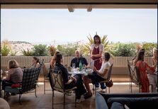 Um brunch mediterrânico com Lisboa a seus pés