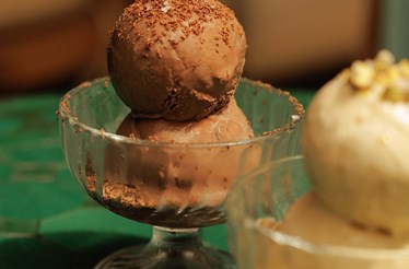 Um decadente gelado de azeite virgem com flor de sal