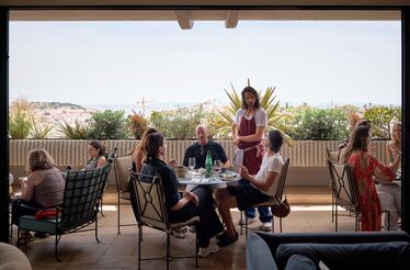 Um brunch mediterrânico com Lisboa a seus pés