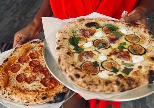 Blitz. A clientela implorou, a lendária pizza de figo voltou