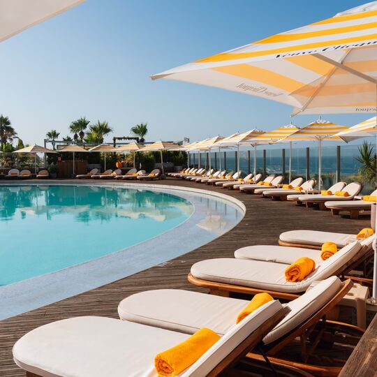 Um Sun Club no Algarve para refrescar os dias quentes com champagne