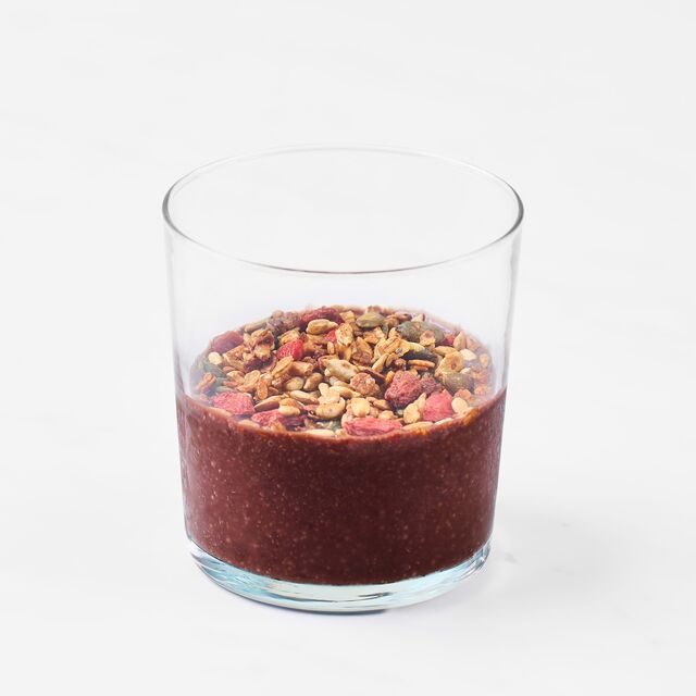 Bowl de açaí, banana, granola de limão, frutos secos e sementes, €5,80