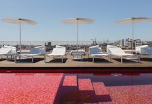 Mergulhos e a cidade: uma piscina com vista sobre Lisboa