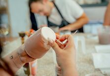 “The Passing Vessel”. O workshop imersivo no Porto que ensina a criar velas perfumadas