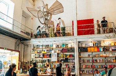 Ler Devagar considerada uma das livrarias-café mais bonitas do mundo