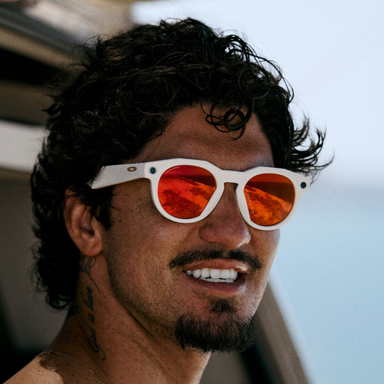 A Meta alia-se à Ray-Ban e à Oakley para lançar óculos inteligentes