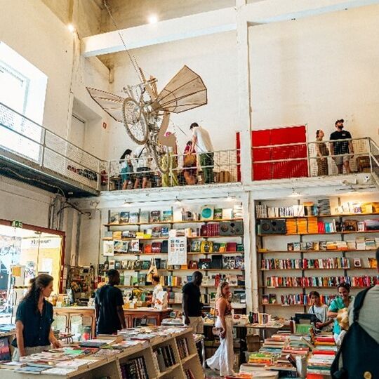 Ler Devagar considerada uma das livrarias-café mais bonitas do mundo