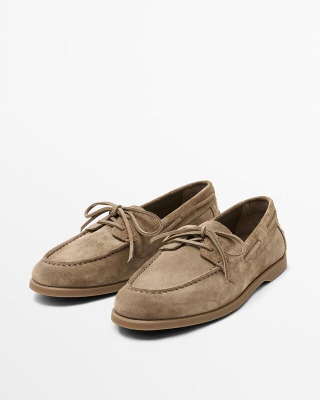 Massimo Dutti, Sapato de vela croute rebordo, €89,95.