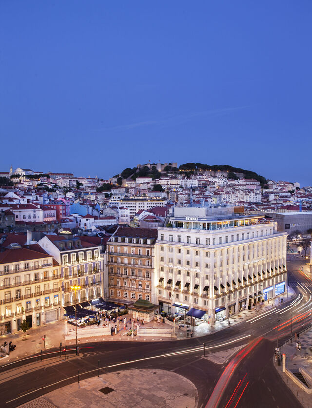 Rossio Gastrobar no Altis Avenida Hotel oferece cocktails e comida com vista para Lisboa e o Castelo de São Jorge