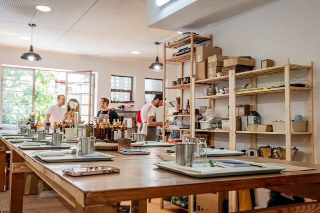 Sneferu acolhe workshop imersivo para criar velas perfumadas no novo atelier do Bonfim, Porto