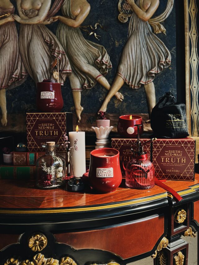 A Sneferu é uma empresa portuguesa de velas perfumadas de luxo e cerâmica fina