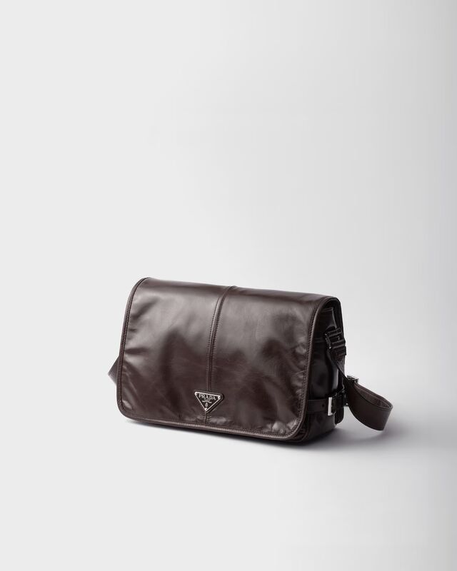 Prada, Leather shoulder bag, 2.750 euros