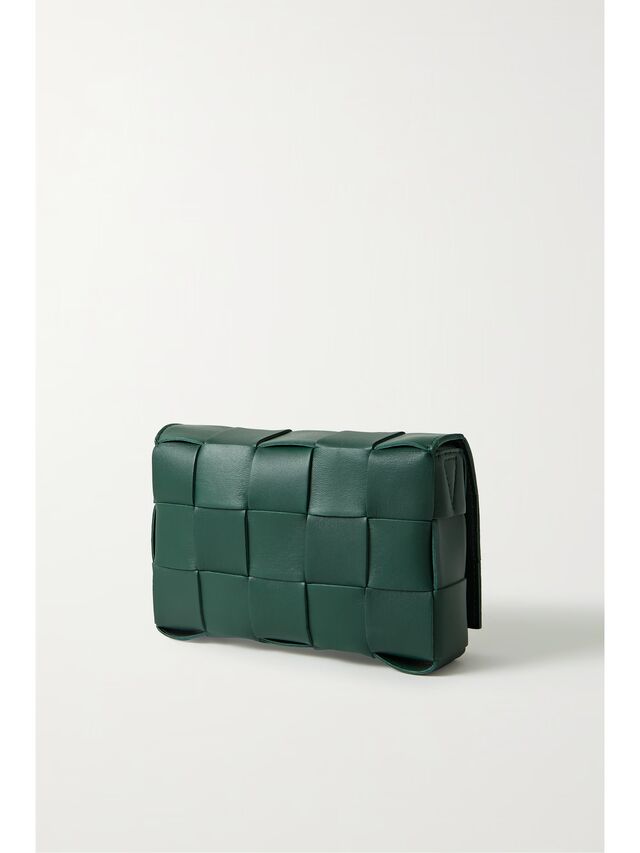 Bottega Veneta, Cassette small intrecciato leather shoulder, 2.200 euros
