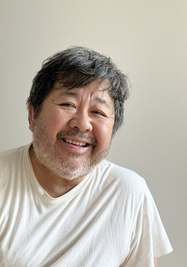 Aos 59 anos, o designer gráfico já expôs no Museu de Arte Moderna de São Francisco