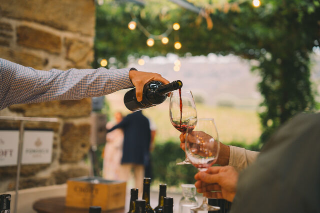 Celebração das vindimas do Douro na Quinta da Roêda com vinhos, sabores e música.