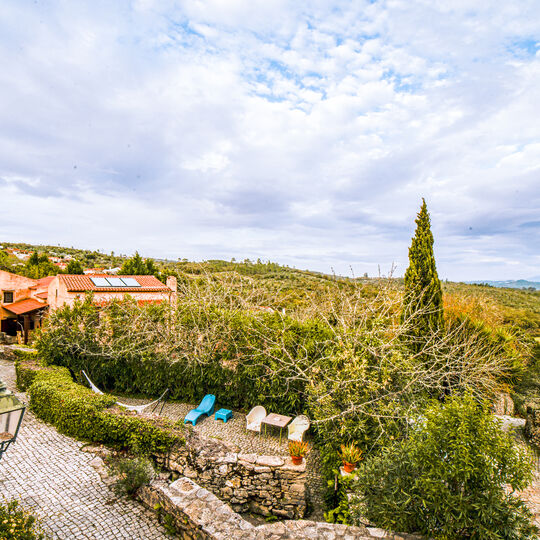 Villa Pedra: a aldeia que nos reconcilia com o tempo