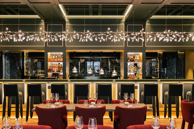 Os cocktails podem ainda ser aliados às iguarias orquestradas por André Serra, o chef residente do espaço