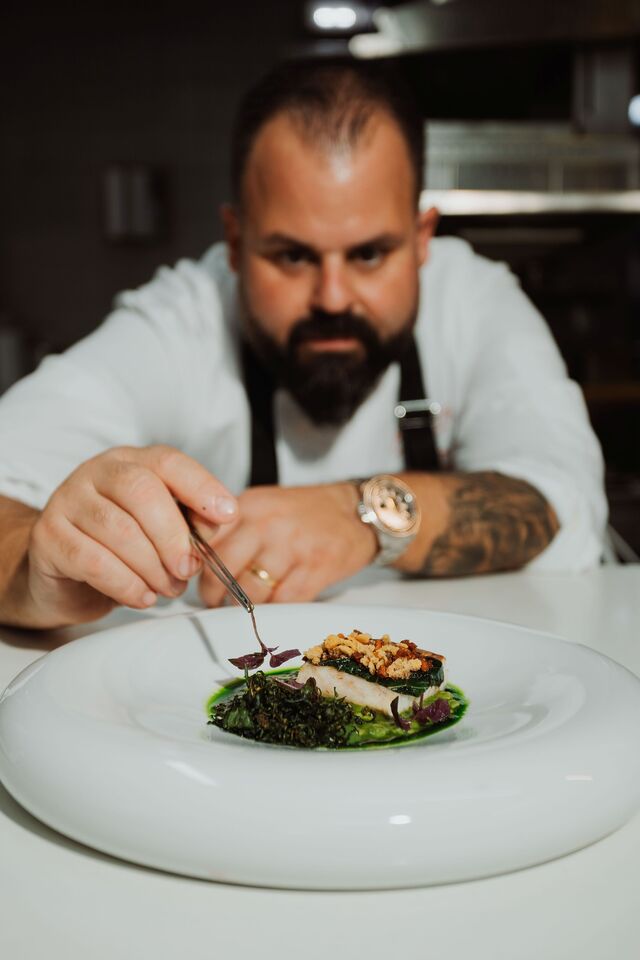 Chef cria prato especial no Senses, em Lagos, com vinhos do Alentejo