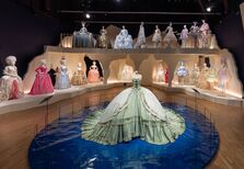 Joias e vestidos de Marie Antoinette em exposição em Londres