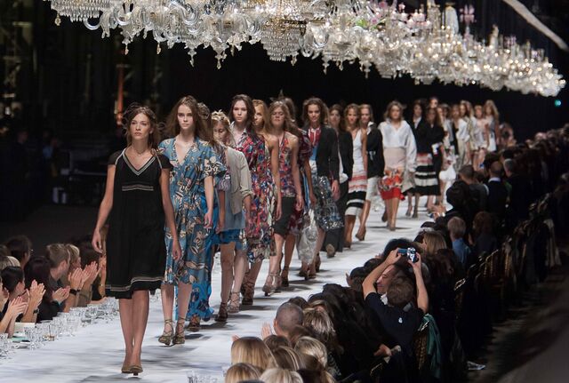 Fotografia em exposição na "Catwalk: The Art of the Fashion Show", no Vitra Design Museum