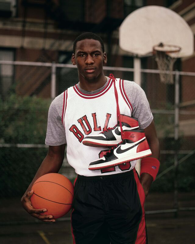 Michael Jordan, ícone do basquetebol, celebra 40 anos de Air Jordan com livro da Assouline