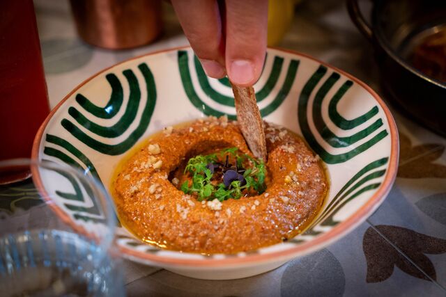 Hummus com toque de romã, prato do MaÍda