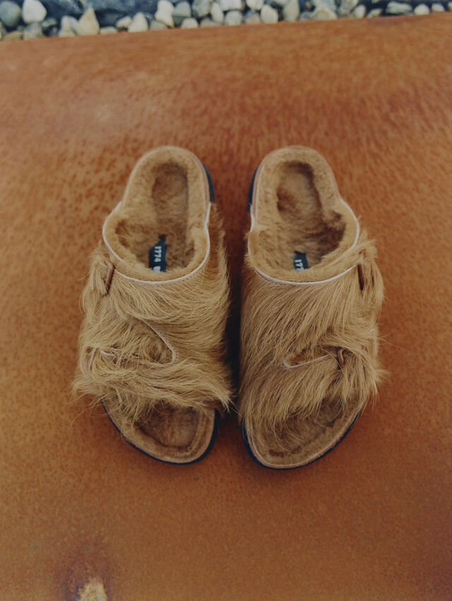 Birkenstock 1774 inspira-se na Berlim dos anos 20 para reinterpretar modelos icónicos com texturas e ousadia estética