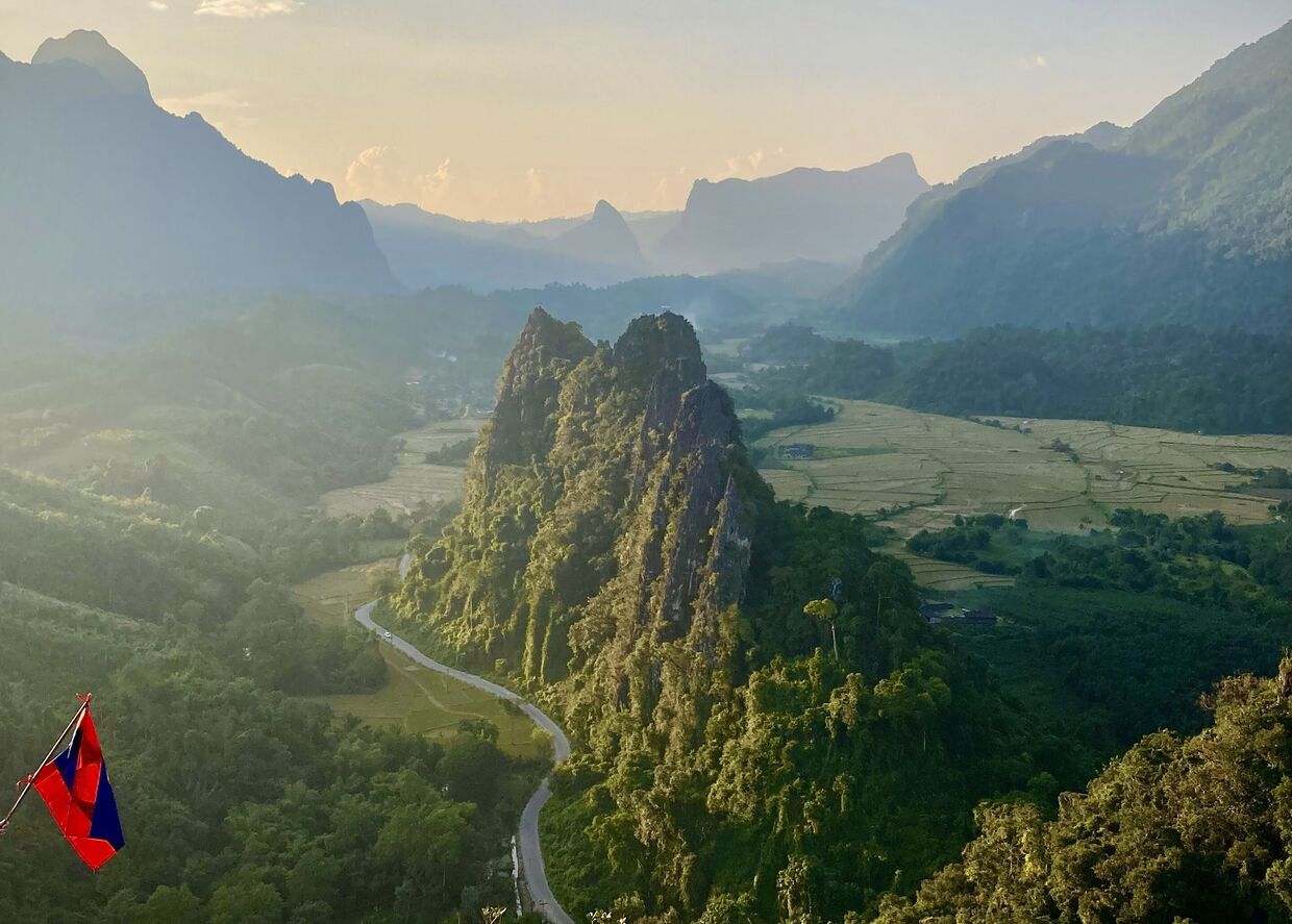 Laos preserva autenticidade entre montanhas, Mekong e mosteiros serenos