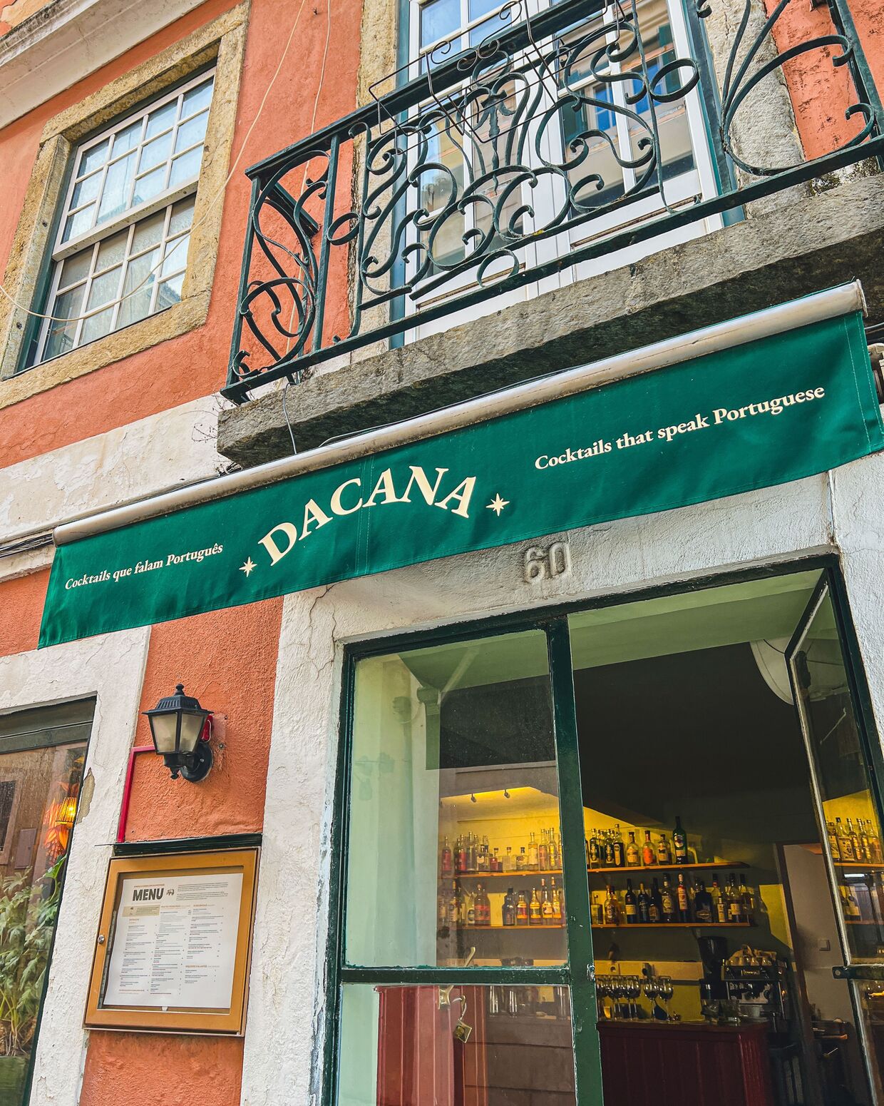 Da Cana, um bar em Lisboa, celebra a herança da cana-de-açúcar com cocktails e bebidas tradicionais