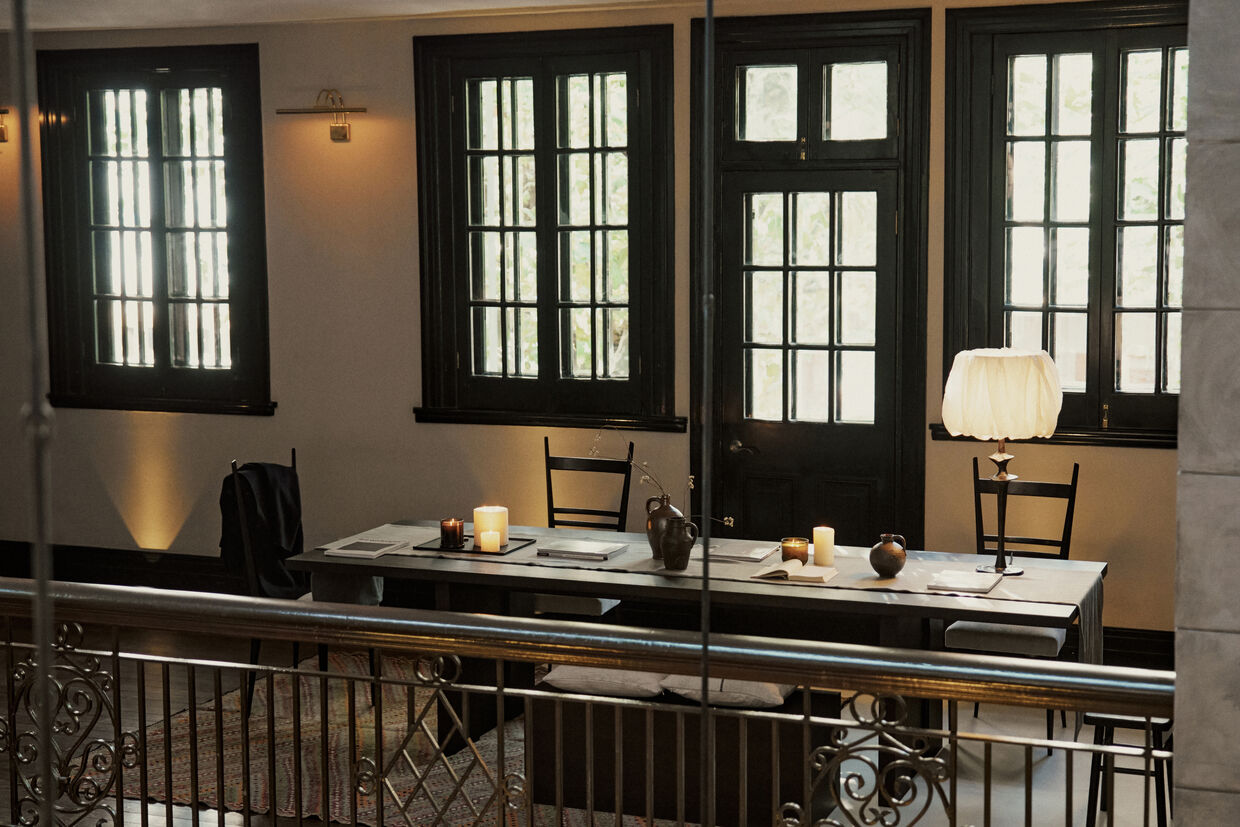 Espaço Massimo Dutti em Xangai, projeto de Xie Ke, une retalho, tempo e elegância