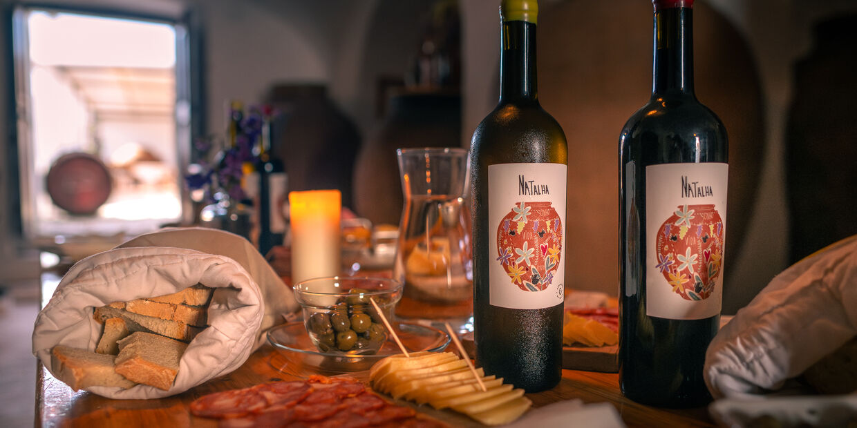 São Martinho: fomos às adegas e provámos o vinho de talha