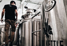 “Fazemos uma cerveja de alfaiate”. Os segredos da Dois Corvos