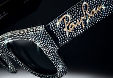 O artista A$AP Rocky junta-se à Ray-Ban para reinventar o clássico Wayfarer