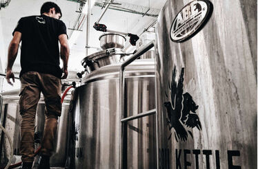 “Fazemos uma cerveja de alfaiate”. Os segredos da Dois Corvos