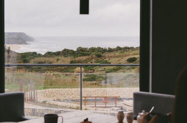 Santa Cruz Nature House: descanso entre o campo e o mar 