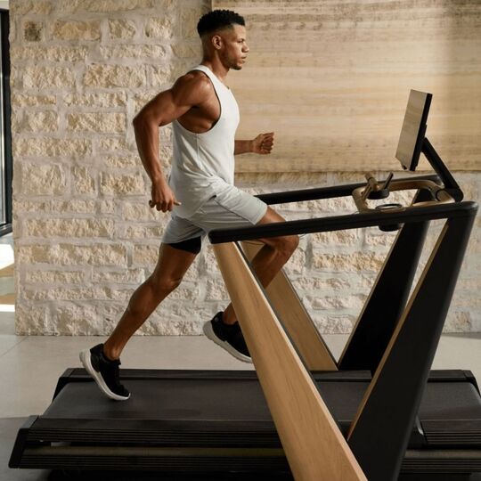 Da simplicidade radical ao pormenor extremo: os gadgets para experimentar agora 