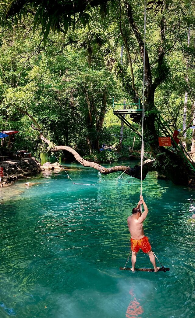 Piscina natural no Laos